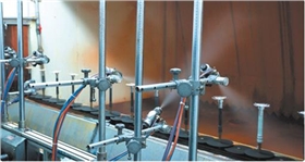 噴涂作業.jpg 噴涂作業.jpg